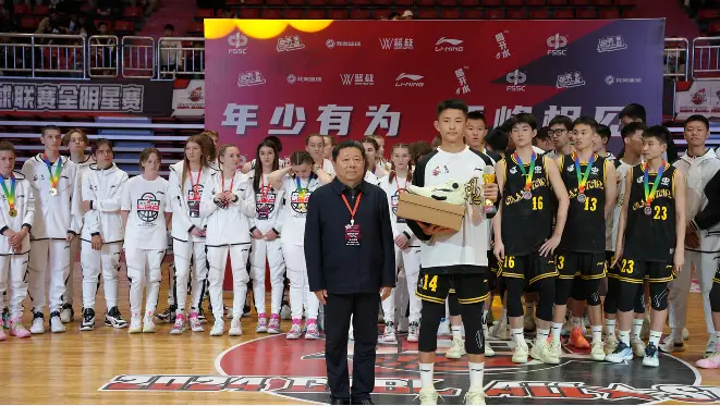 篮球联赛初中冠军是谁_篮球初中联赛冠军是谁啊_篮球联赛初中冠军是什么意思
