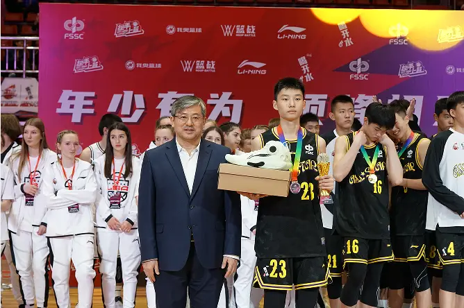 篮球联赛初中冠军是谁_篮球初中联赛冠军是谁啊_篮球联赛初中冠军是什么意思