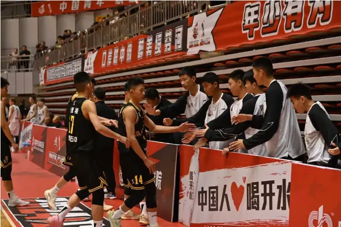 篮球联赛初中冠军是什么意思_篮球初中联赛冠军是谁啊_篮球联赛初中冠军是谁