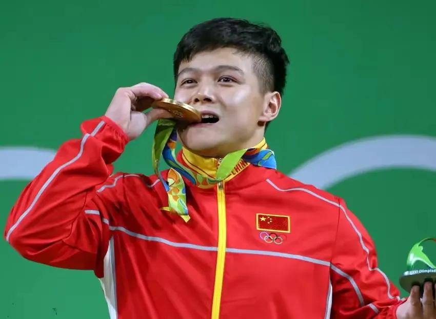 中国有无限制举重冠军_中国举重禁赛两年_举重被限制参赛人数