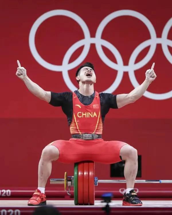 中国有无限制举重冠军_举重被限制参赛人数_中国举重禁赛两年