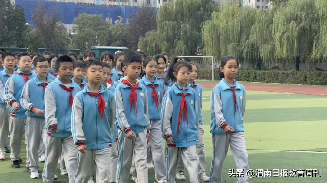 进场体操广播小学生怎么写_广播体操小学生进场_进场体操广播小学生视频