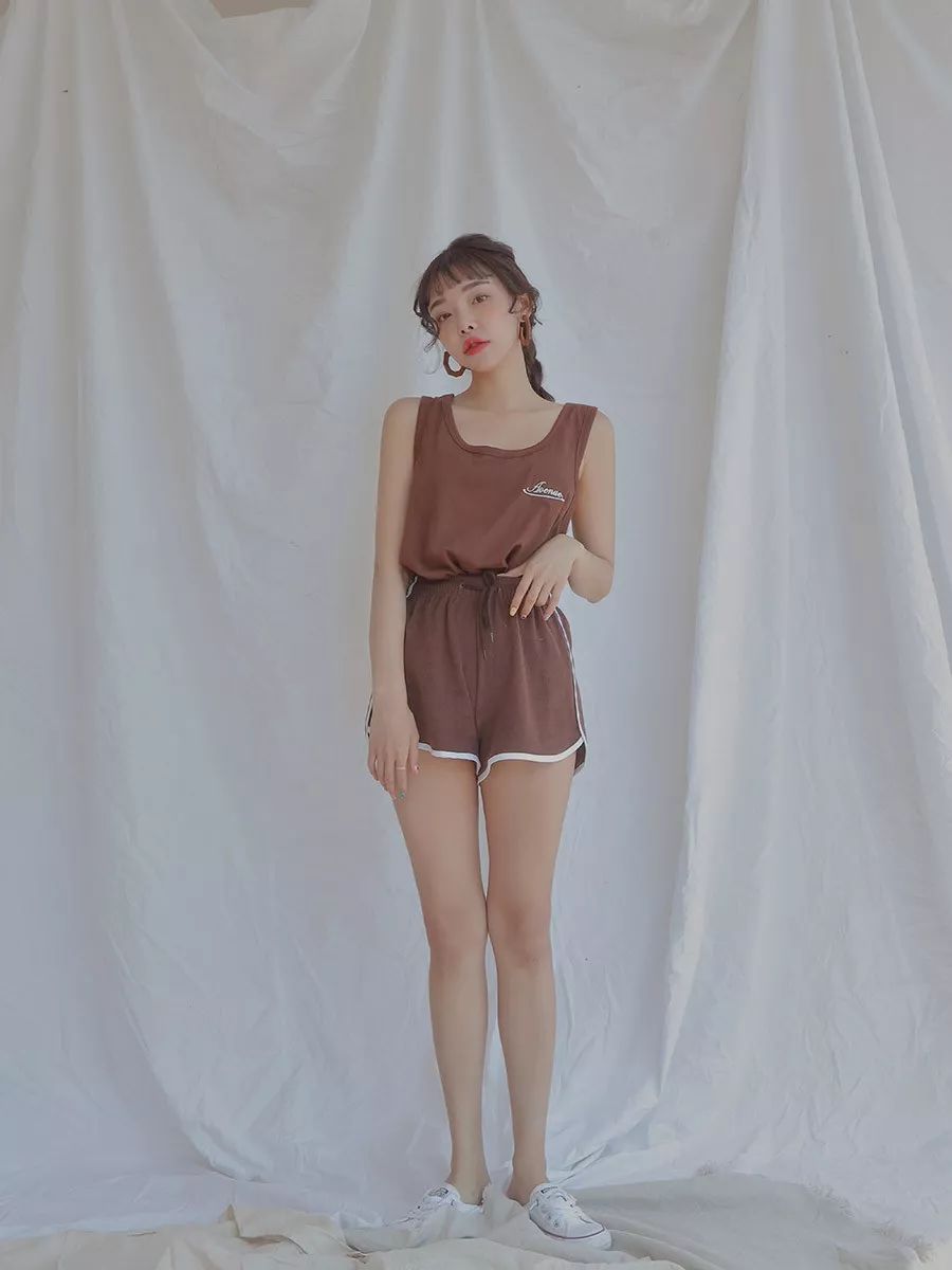 阔腿动作_阔房腿健身运动视频教程_健身房阔腿运动