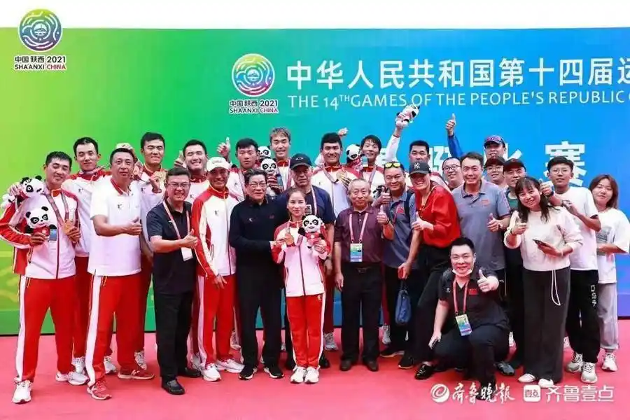 菏泽篮球 比赛冠军_菏泽篮球联赛_篮球菏泽冠军比赛视频
